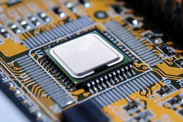 供應(yīng) AMD EPYC? 處理器：EPYC 9005 系列、EPYC 7003 系列、EPYC 4004 系列